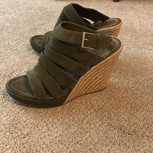 Lightly worn (handful of times), dark green Tory Burch neutral wedge sandals